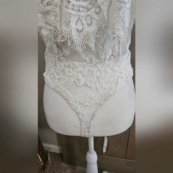 NBD×NAVEN Naven Allie Corset Lace Bodysuit in White. Size Medium - Picture 11 of 16